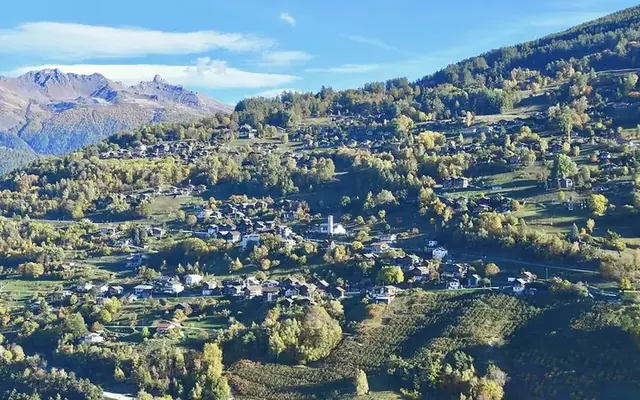 Pompe à chaleur aux Agettes — village perché au-dessus de Sion