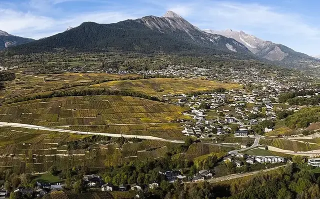 Pompe à chaleur à Savièse — les hauteurs face à Sion